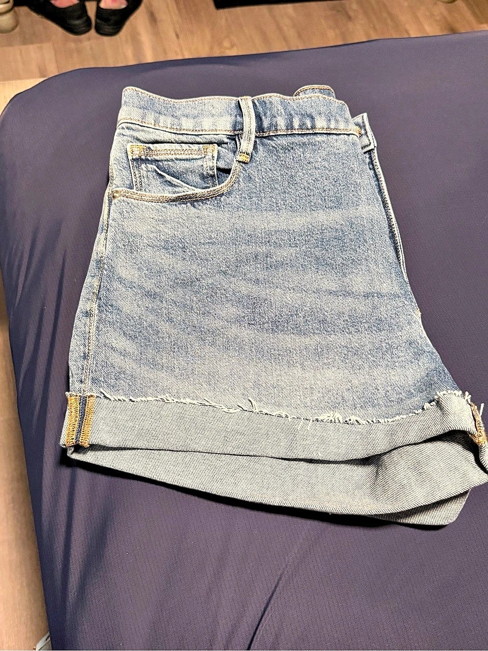 Good American Good Petite Girlfriend Short Denim Shorts Size 12 NWT